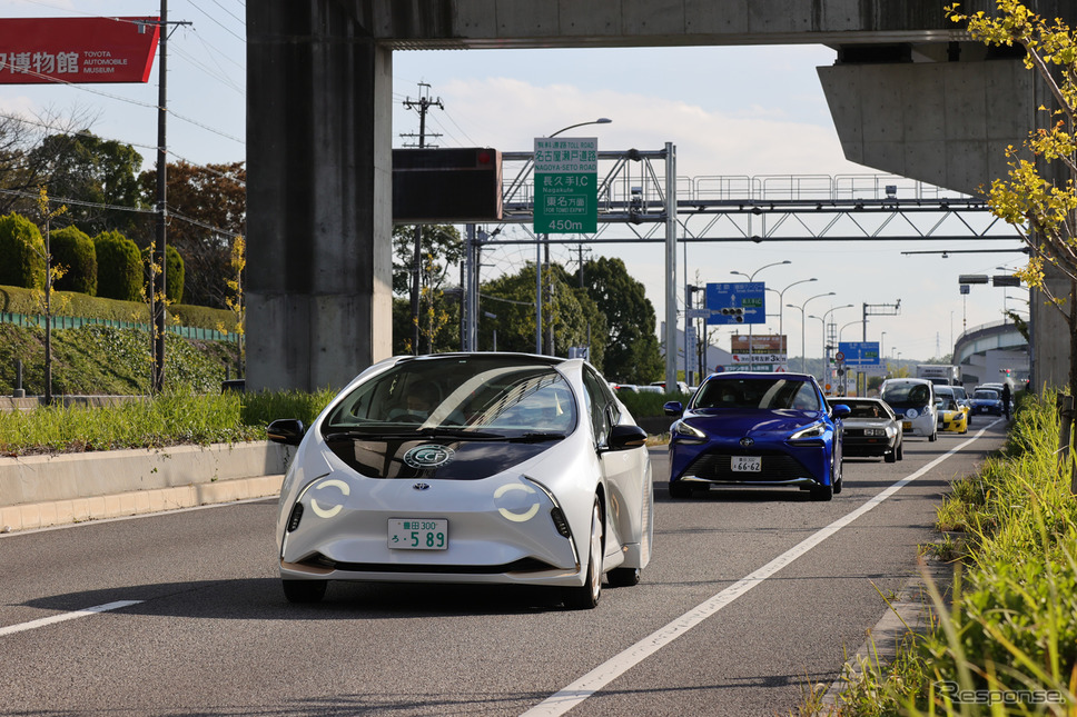 先導者のトヨタLQとトヨタMIRAI、奥には一般参加先頭のEVデロリアンも見える《撮影 竹内英士》