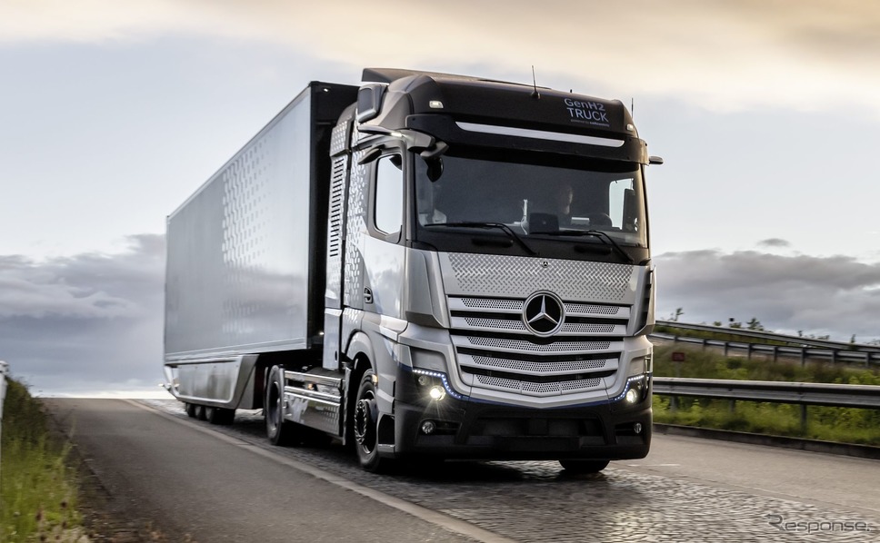 メルセデスベンツの燃料電池トラック『GenH2トラック』のプロトタイプ《photo by Daimler Trucks》