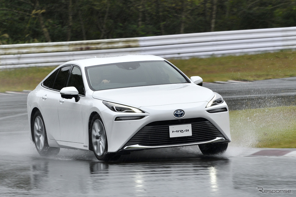 燃料電池自動車:トヨタ・MIRAI(ミライ)《写真撮影 雪岡直樹》