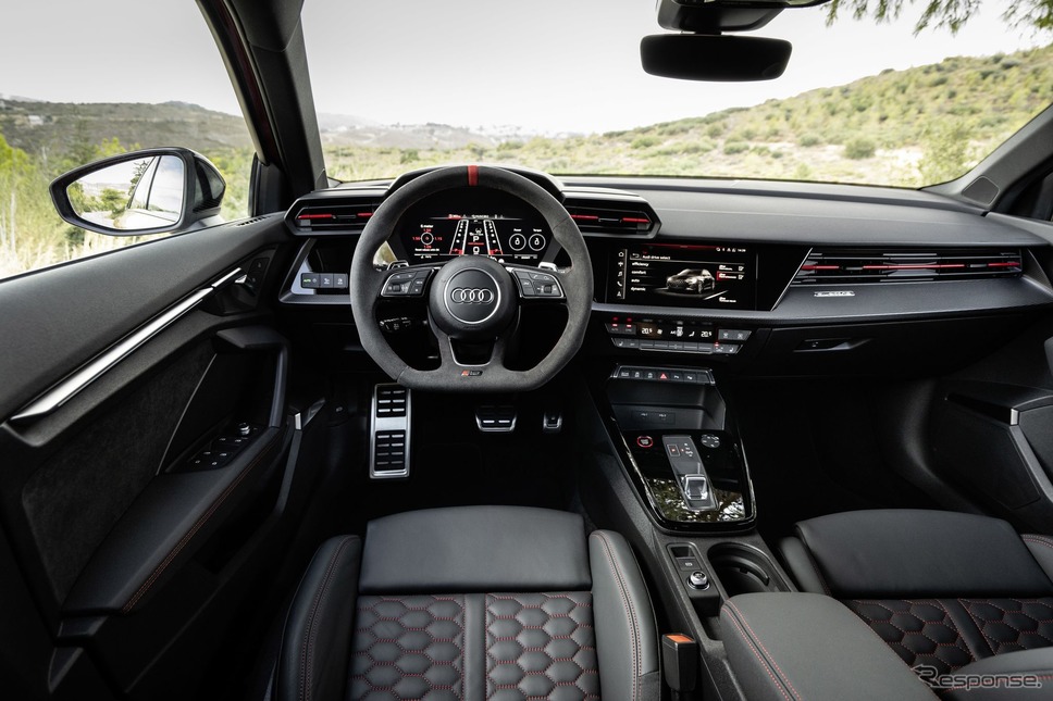 アウディ RS3 スポーツバック 新型《photo by Audi》