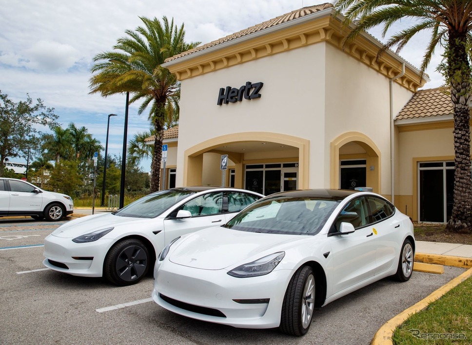ハーツがレンタカーとして導入するテスラのEV《photo by Hertz》