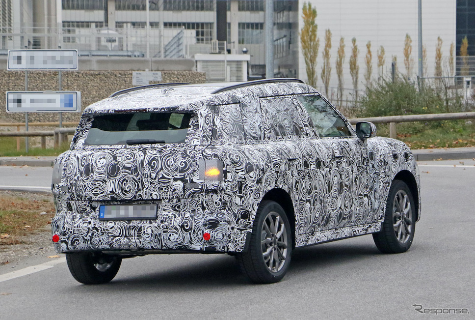 MINI クロスオーバー 次期型プロトタイプ(スクープ写真)《APOLLO NEWS SERVICE》
