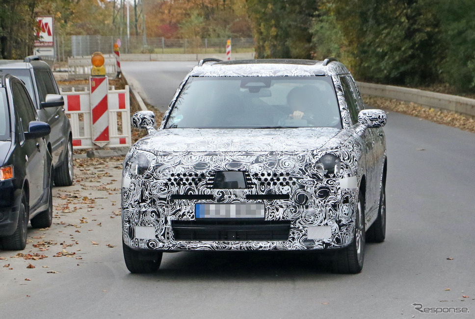 MINI クロスオーバー 次期型プロトタイプ(スクープ写真)《APOLLO NEWS SERVICE》