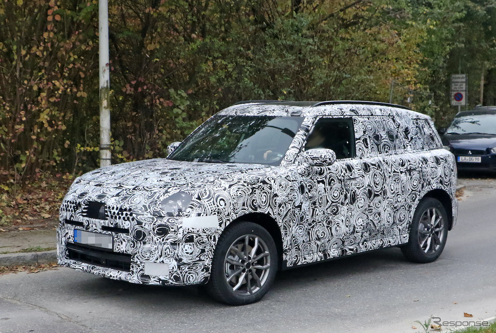 MINI クロスオーバー 次期型プロトタイプ(スクープ写真)《APOLLO NEWS SERVICE》
