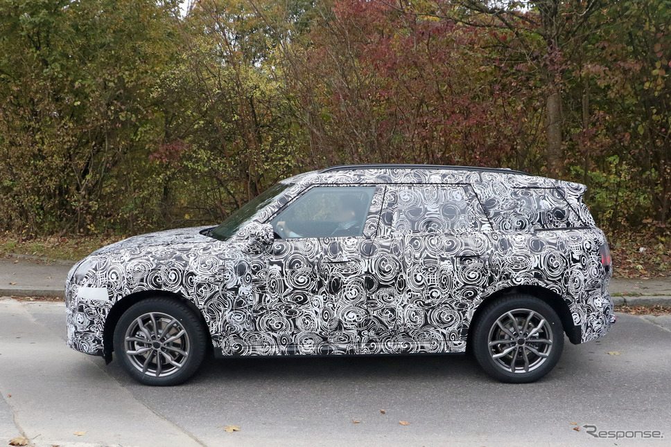 MINI クロスオーバー 次期型プロトタイプ(スクープ写真)《APOLLO NEWS SERVICE》
