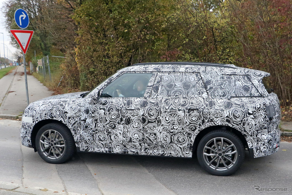 MINI クロスオーバー 次期型プロトタイプ(スクープ写真)《APOLLO NEWS SERVICE》