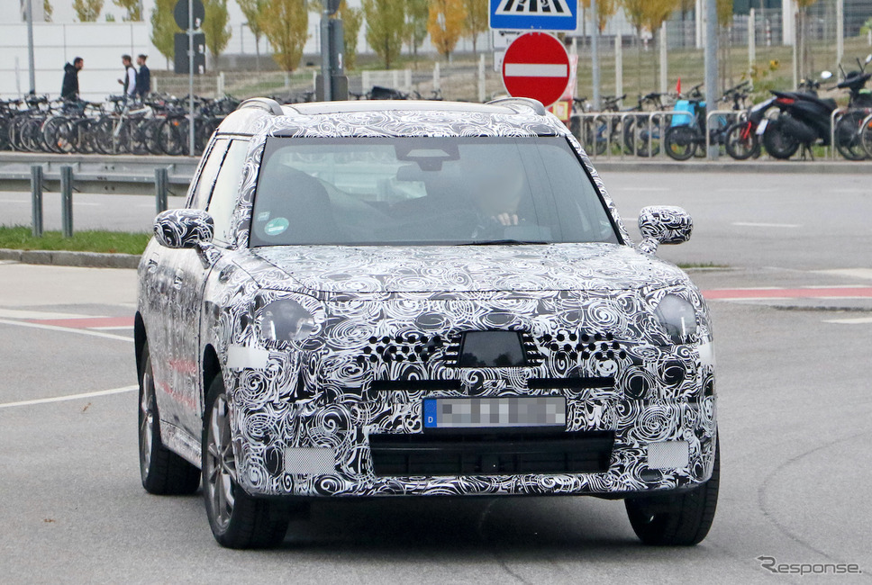 MINI クロスオーバー 次期型プロトタイプ(スクープ写真)《APOLLO NEWS SERVICE》