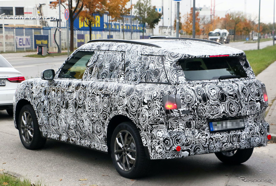 MINI クロスオーバー 次期型プロトタイプ(スクープ写真)《APOLLO NEWS SERVICE》
