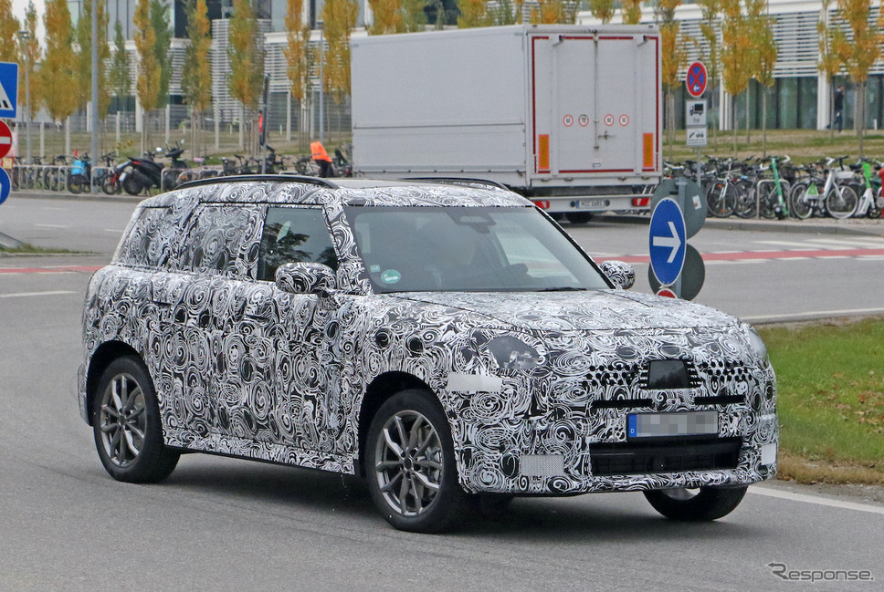 MINI クロスオーバー 次期型プロトタイプ(スクープ写真)《APOLLO NEWS SERVICE》