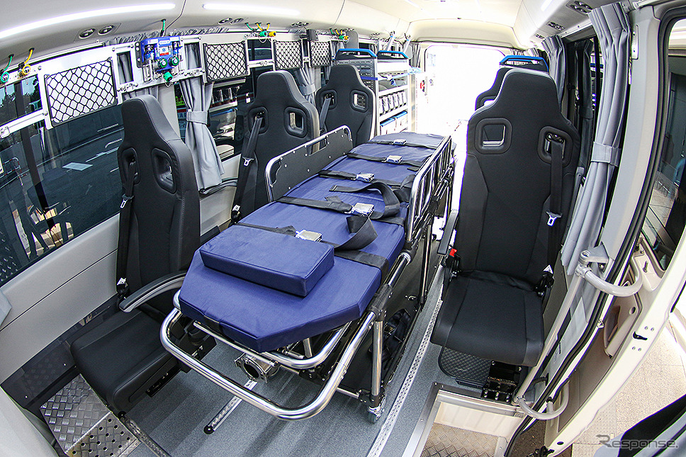 「走る救命救急室」エクモカー《画像提供 DMM.com》