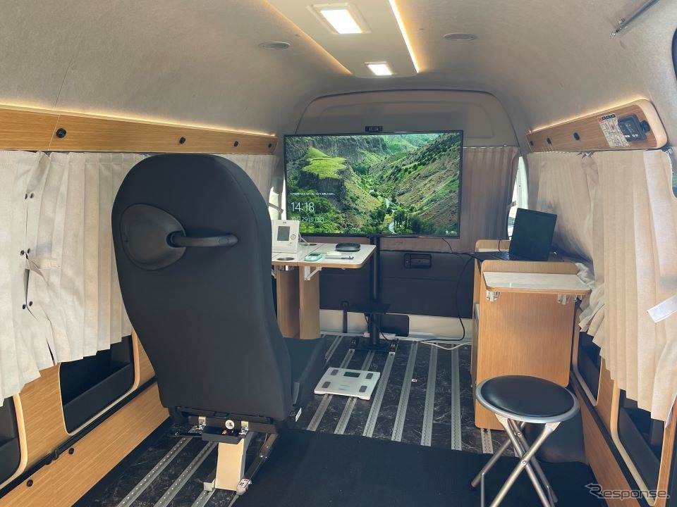 医療MaaSを実施するマルチタスク車両内部《画像提供 MONETテクノロジーズ》