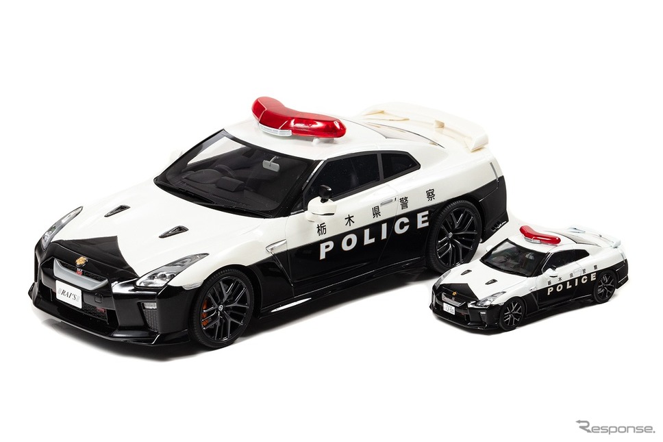 日産 GT-R（R35）2018 栃木県警察高速道路交通警察隊車両、左が1/18スケール、右は1/43スケール《写真提供 ヒコセブン》