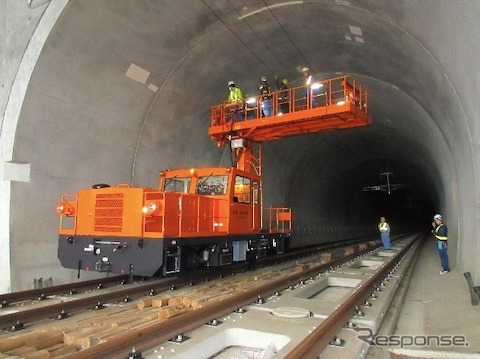 北陸重機工業生産製品:新幹線向け架線作業車《写真提供 極東開発工業》