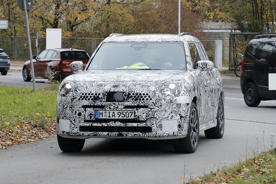 MINI クロスオーバー 次期型プロトタイプ(スクープ写真)《APOLLO NEWS SERVICE》
