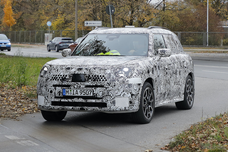 MINI クロスオーバー 次期型プロトタイプ(スクープ写真)《APOLLO NEWS SERVICE》