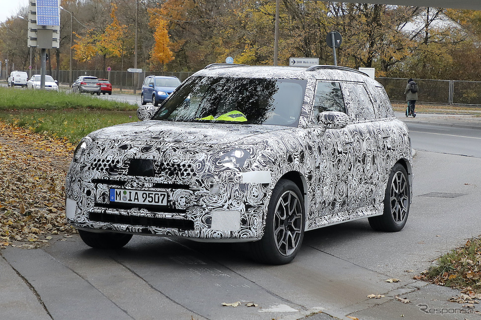 MINI クロスオーバー 次期型プロトタイプ(スクープ写真)《APOLLO NEWS SERVICE》