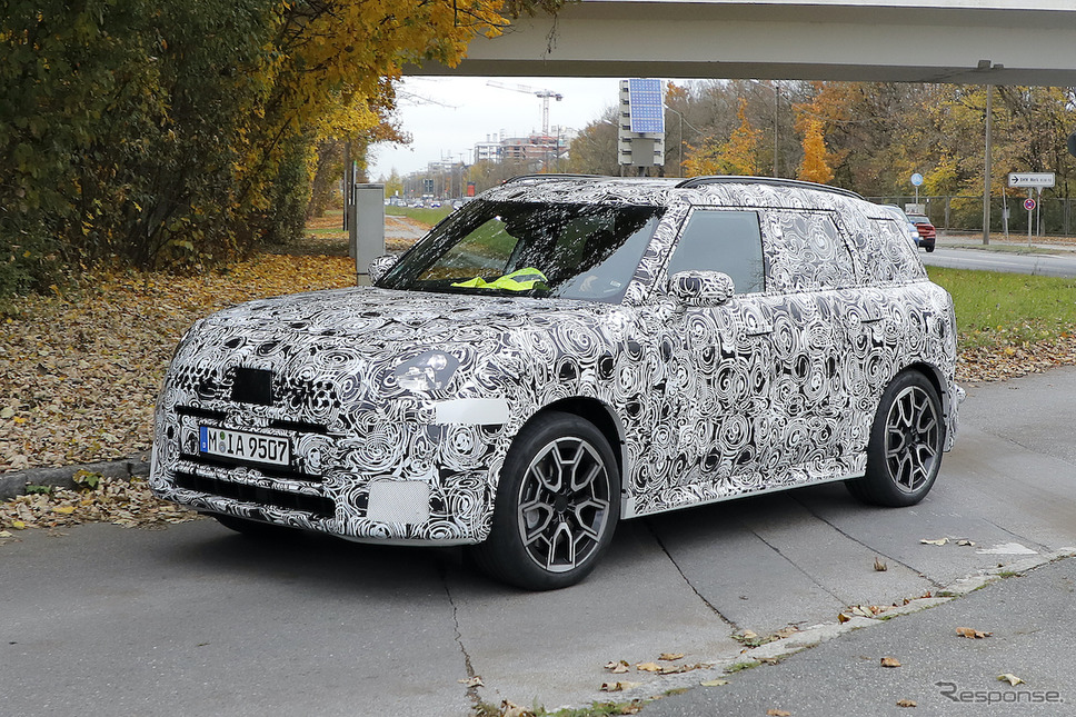 MINI クロスオーバー 次期型プロトタイプ(スクープ写真)《APOLLO NEWS SERVICE》