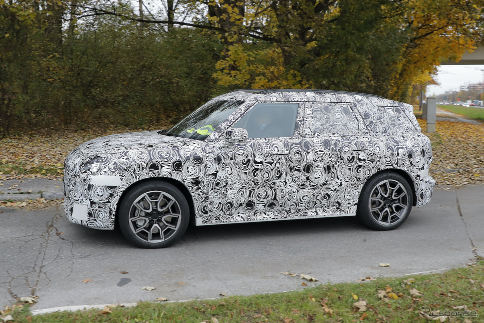 MINI クロスオーバー 次期型プロトタイプ(スクープ写真)《APOLLO NEWS SERVICE》