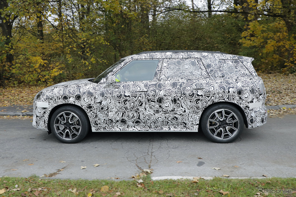 MINI クロスオーバー 次期型プロトタイプ(スクープ写真)《APOLLO NEWS SERVICE》