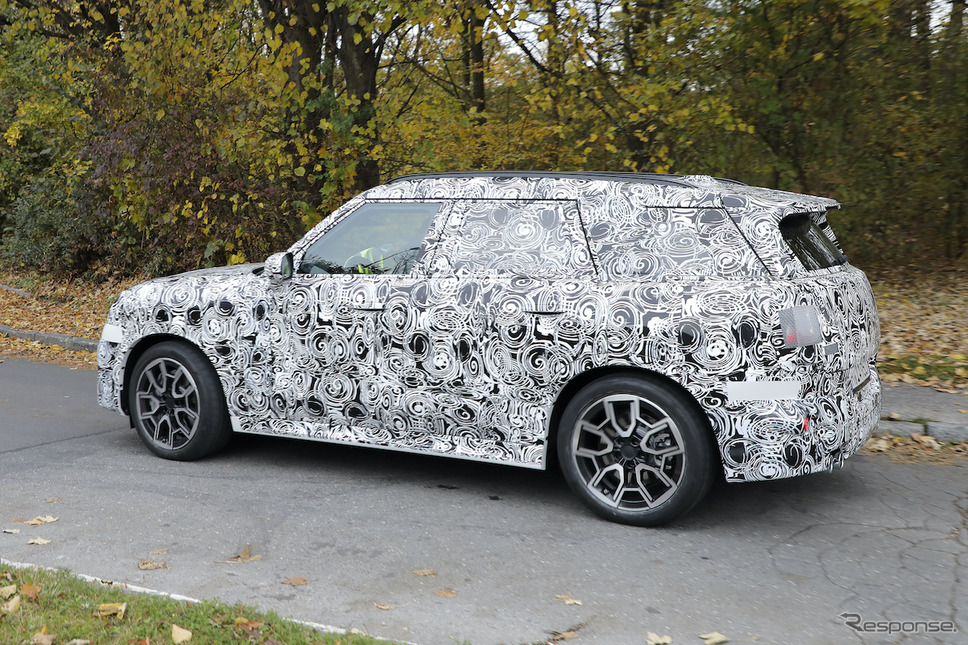 MINI クロスオーバー 次期型プロトタイプ(スクープ写真)《APOLLO NEWS SERVICE》