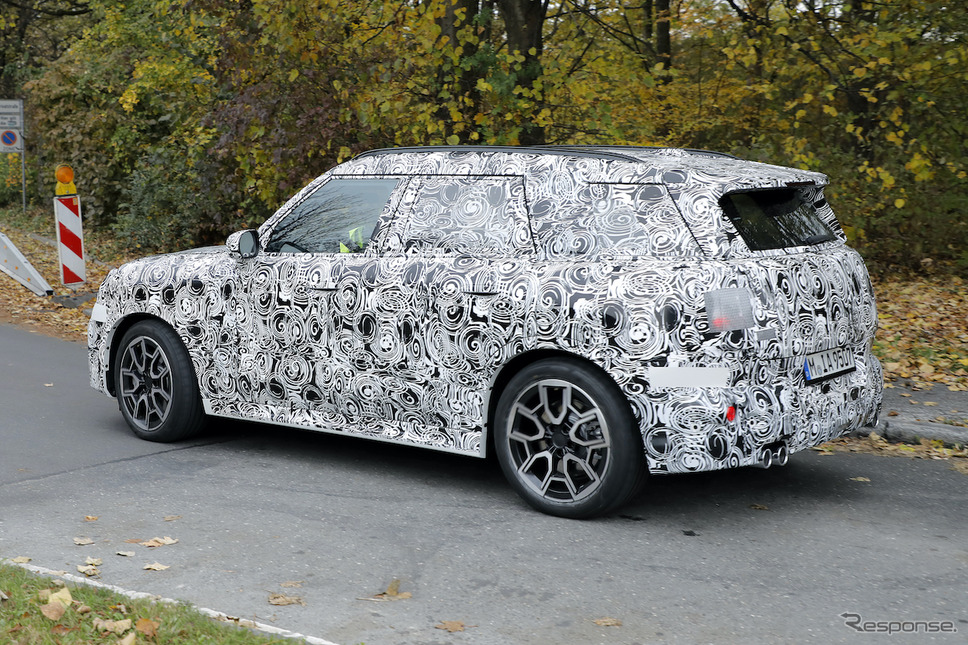 MINI クロスオーバー 次期型プロトタイプ(スクープ写真)《APOLLO NEWS SERVICE》