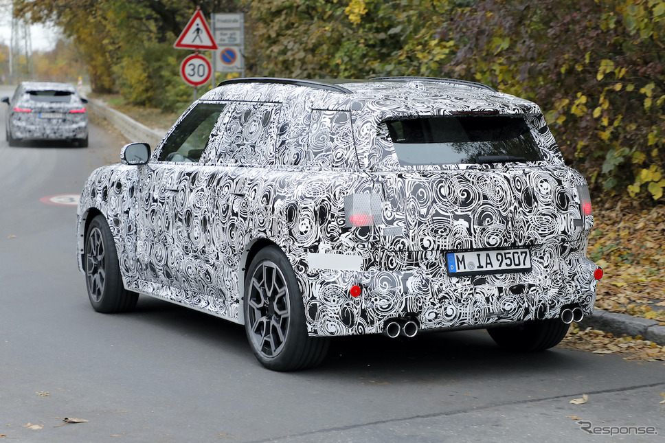 MINI クロスオーバー 次期型プロトタイプ(スクープ写真)《APOLLO NEWS SERVICE》