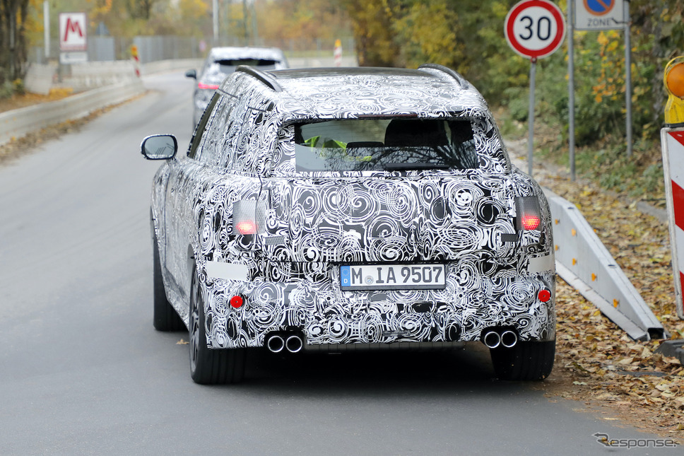 MINI クロスオーバー 次期型プロトタイプ(スクープ写真)《APOLLO NEWS SERVICE》