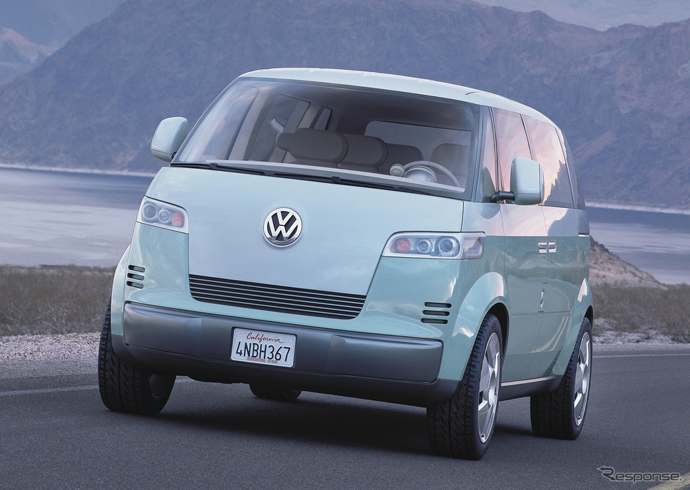 VW マイクロバス・コンセプト(2001年)から20年、紆余曲折の末、市販モデル『ID.BUZZ』が登場する。《photo by VW》