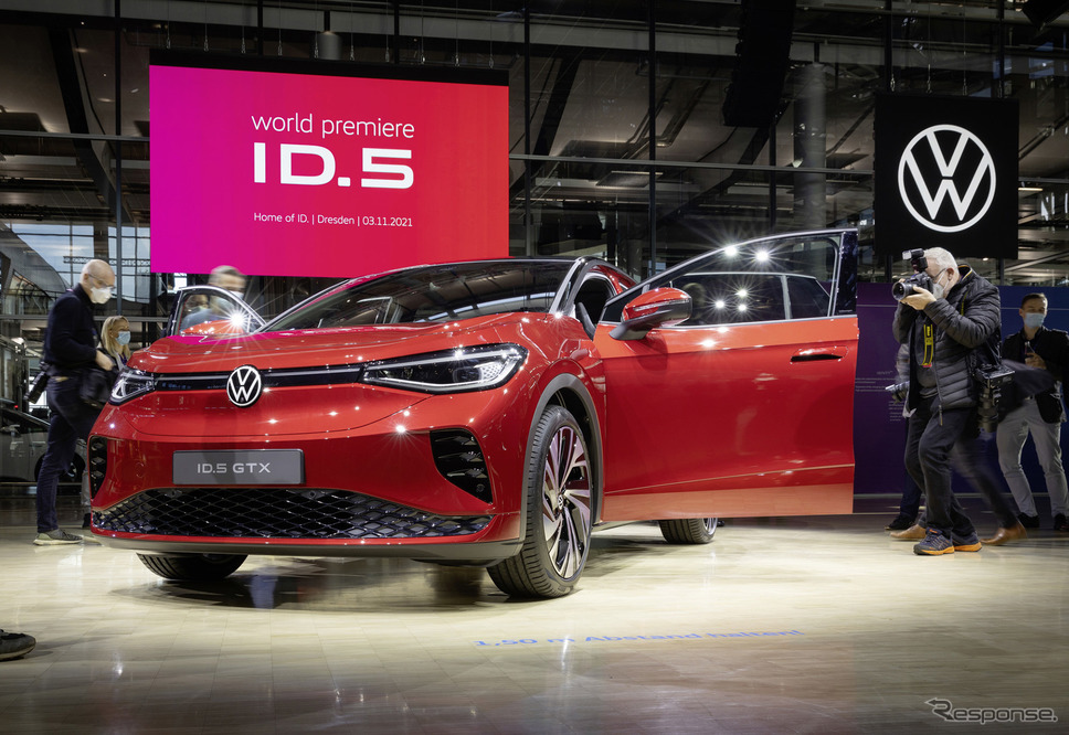 2021年11月3日に発表されたVW『ID.5』。そこで『ID.BUZZ』の登場が明かされた。《photo by VW》