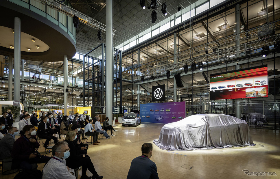 2021年11月3日に発表されたVW『ID.5』。そこで『ID.BUZZ』の登場が明かされた。《photo by VW》