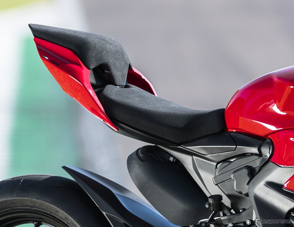 ドゥカティ・ストリートファイター V2《photo by Ducati》