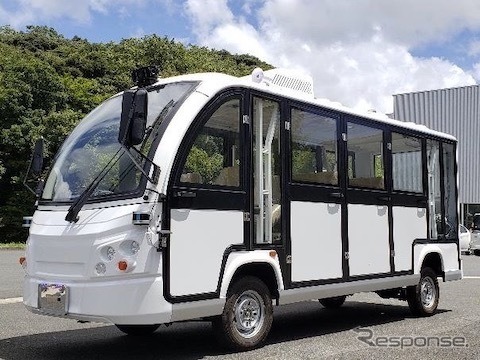 実証する自動運転車両《写真提供 ソフトバンク》