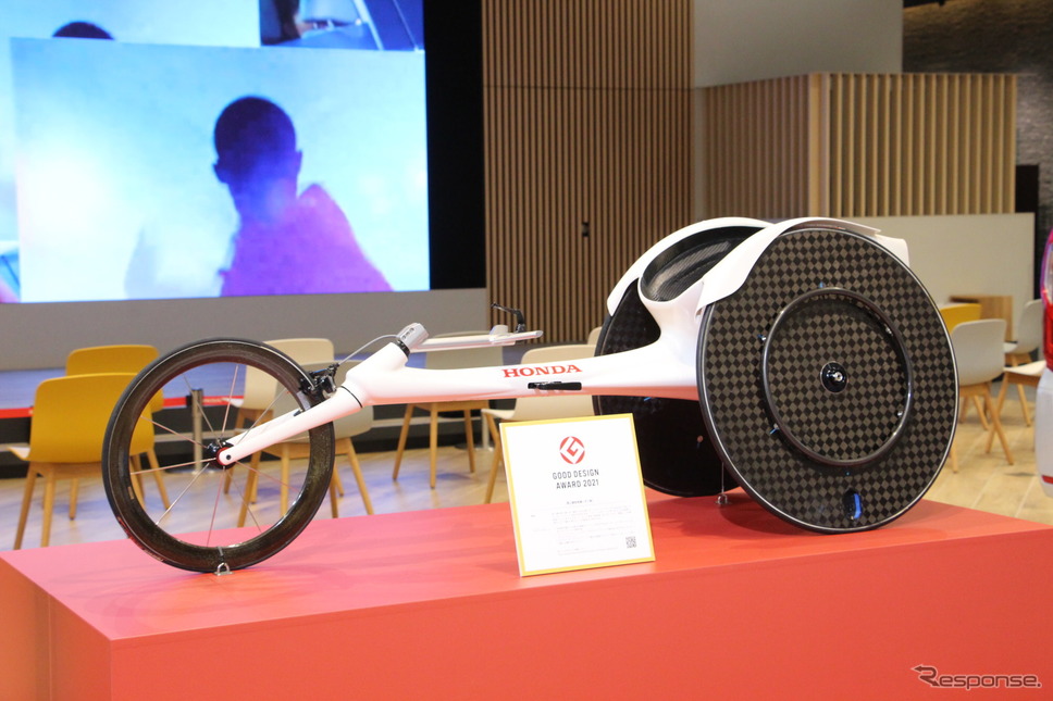 陸上競技用車いすのフラッグシップモデル「翔(かける)」《写真撮影 中尾真二》