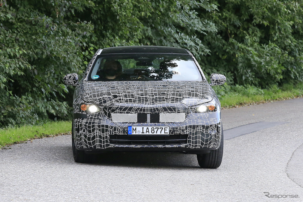 BMW i5 市販型プロトタイプ（スクープ写真）《APOLLO NEWS SERVICE》