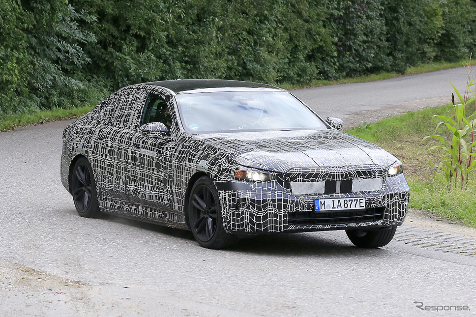 BMW i5 市販型プロトタイプ(スクープ写真)《APOLLO NEWS SERVICE》