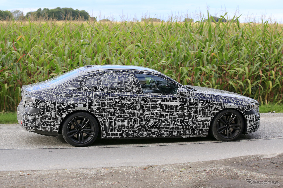 BMW i5 市販型プロトタイプ(スクープ写真)《APOLLO NEWS SERVICE》