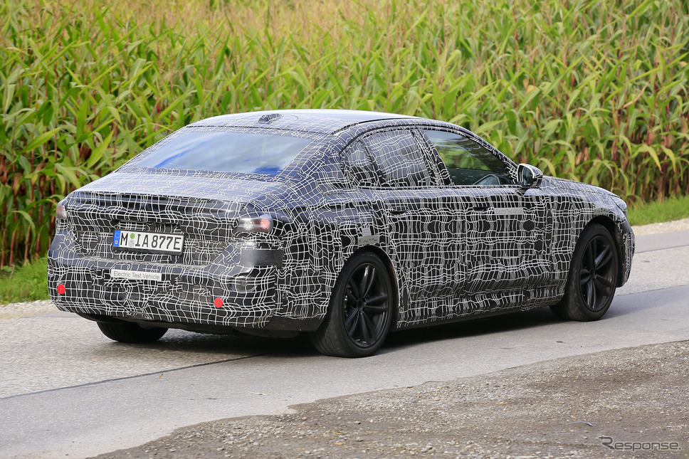 BMW i5 市販型プロトタイプ(スクープ写真)《APOLLO NEWS SERVICE》