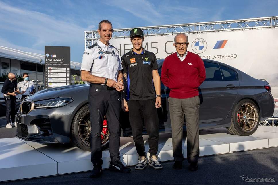 BMW M5 CS を獲得した「MotoGP」の年間予選最速ライダー、ファビオ・クアルタラロ選手《photo by BMW》