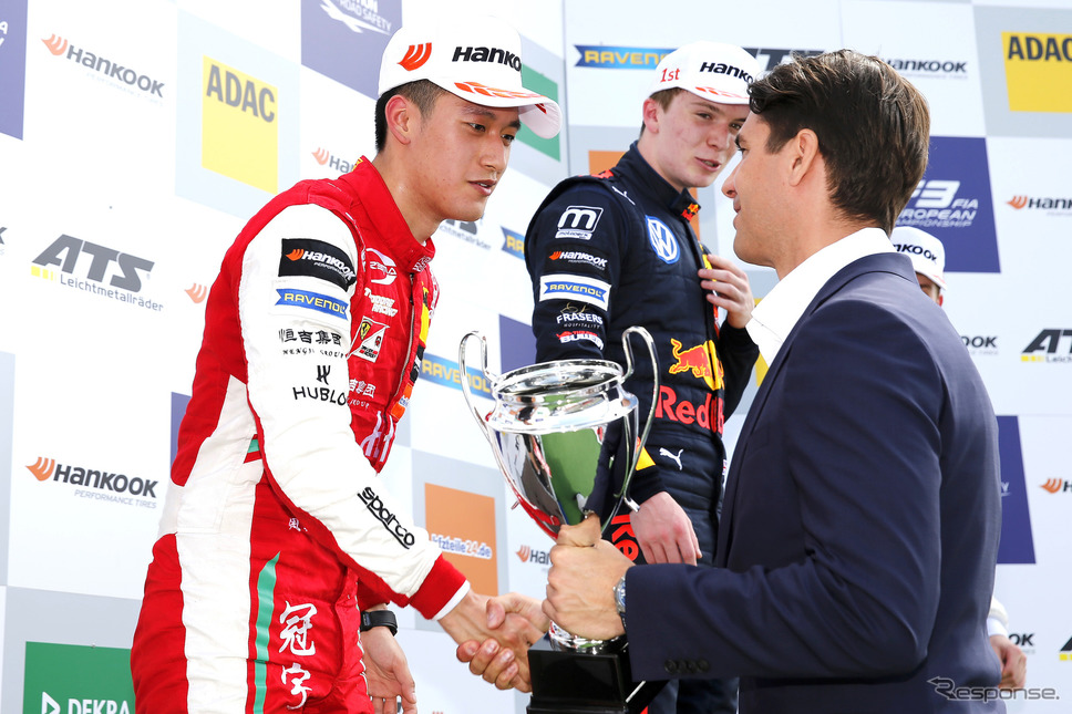2018年、当時のFIA F3 ヨーロピアン選手権に参戦していた周冠宇（左）。《Photo by Ferrari》