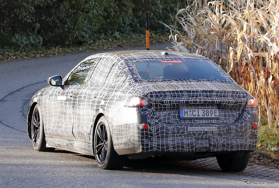 BMW 5シリーズ 次期型プロトタイプ(スクープ写真)《APOLLO NEWS SERVICE》