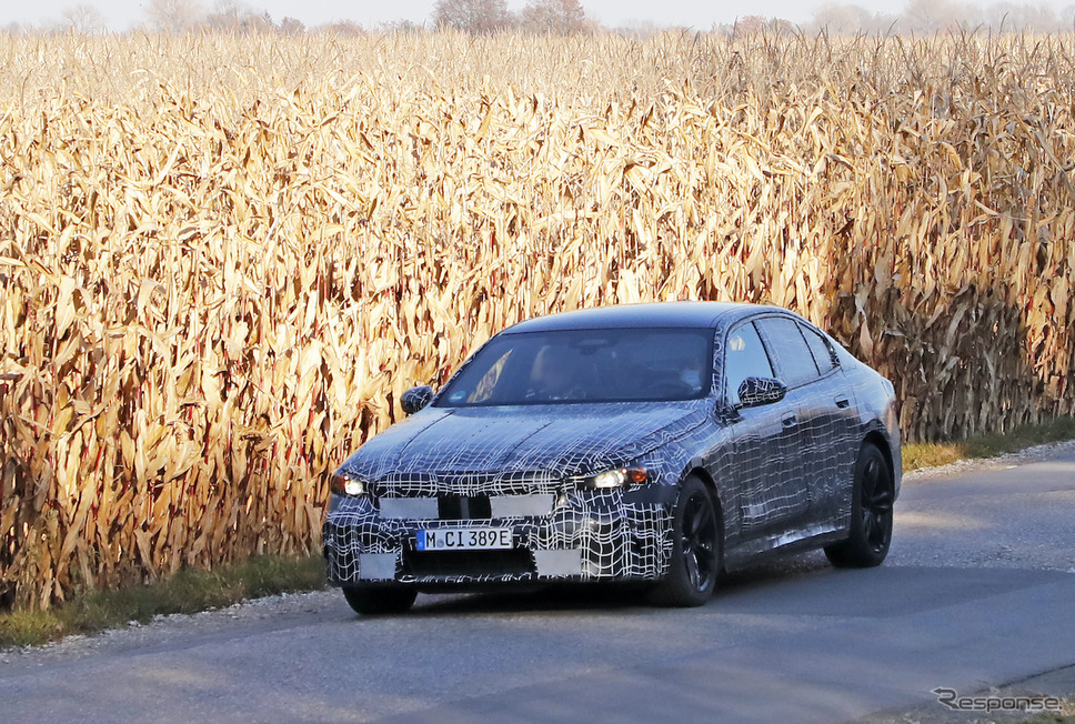 BMW 5シリーズ 次期型プロトタイプ（スクープ写真）《APOLLO NEWS SERVICE》
