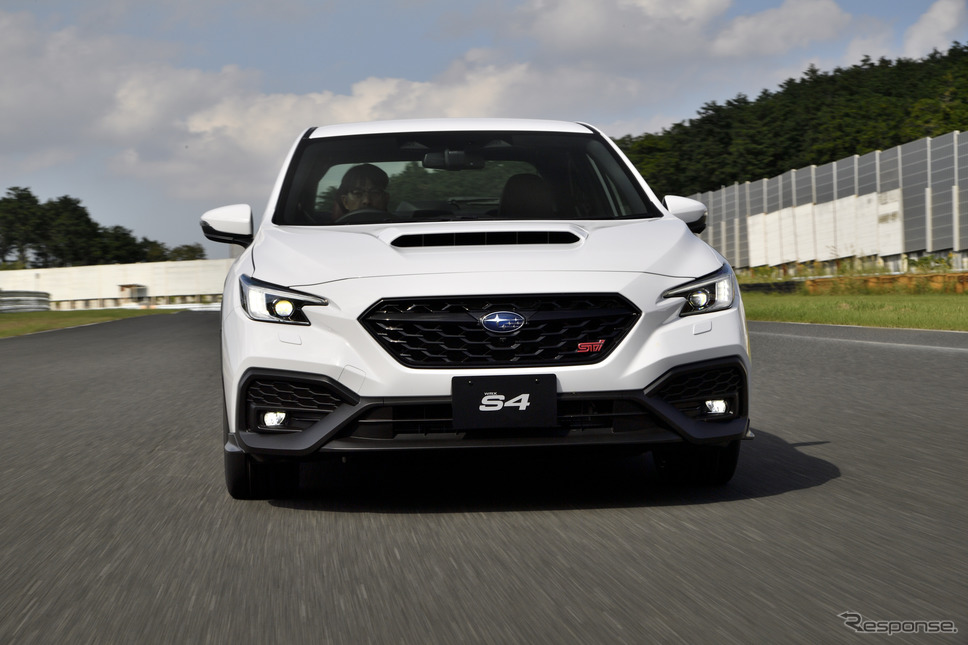SUBARU 新型 WRX S4 STI Sport R EX ボディカラー セラミックホワイト《写真撮影 雪岡直樹》