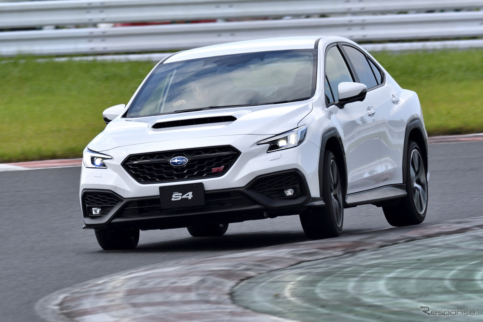 SUBARU 新型 WRX S4 STI Sport R EX ボディカラー セラミックホワイト《写真撮影 雪岡直樹》