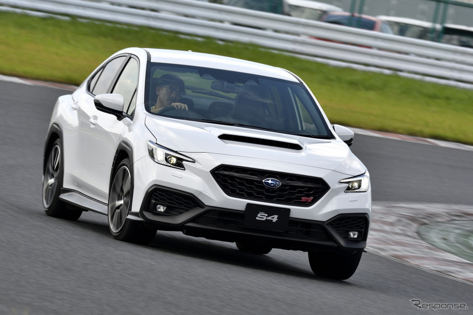 SUBARU 新型 WRX S4 STI Sport R EX ボディカラー セラミックホワイト《写真撮影 雪岡直樹》