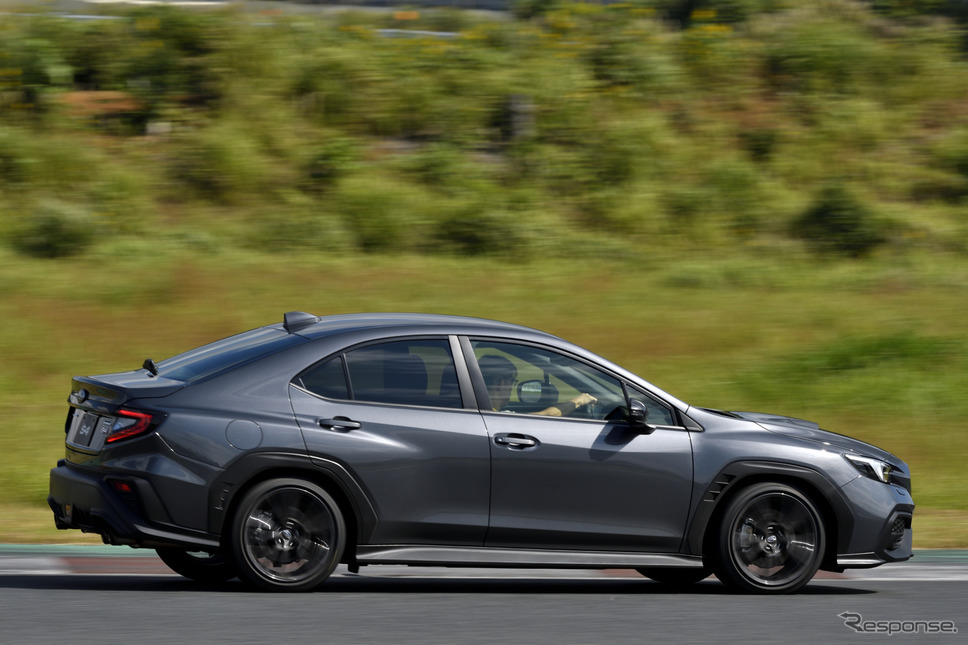 SUBARU 新型 WRX S4 GT-H EX ボディカラー ダークグレーメタリック《写真撮影 雪岡直樹》