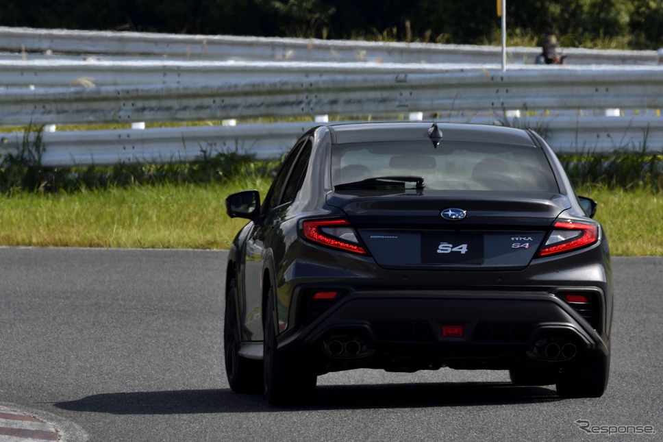 SUBARU 新型 WRX S4 GT-H EX ボディカラー ダークグレーメタリック《写真撮影 雪岡直樹》