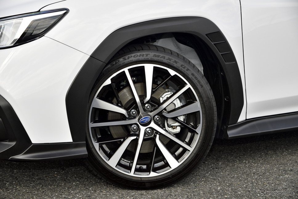 SUBARU 新型 WRX S4 GT-H EX タイヤサイズ 245/40R18 ダンパーはZF製《写真撮影 雪岡直樹》