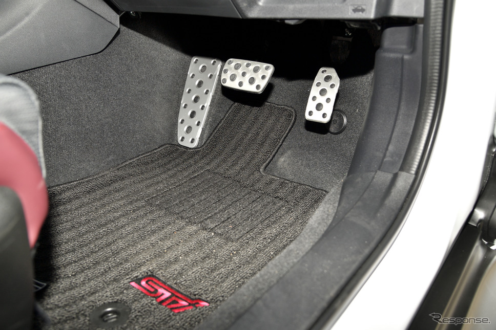 SUBARU 新型 WRX S4 STI Sport R EX(アクセサリー装着車) アルミペダル《写真撮影 雪岡直樹》