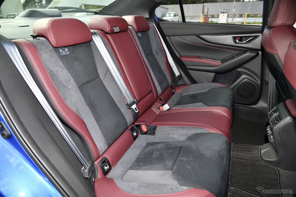 SUBARU 新型 WRX S4 STI Sport R EX リアシート《写真撮影 雪岡直樹》