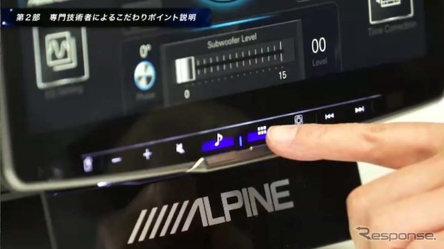指が引っかかりやすくなるよう、ディスプレイ周囲には適度な出っ張りを設けた《動画キャプチャ》